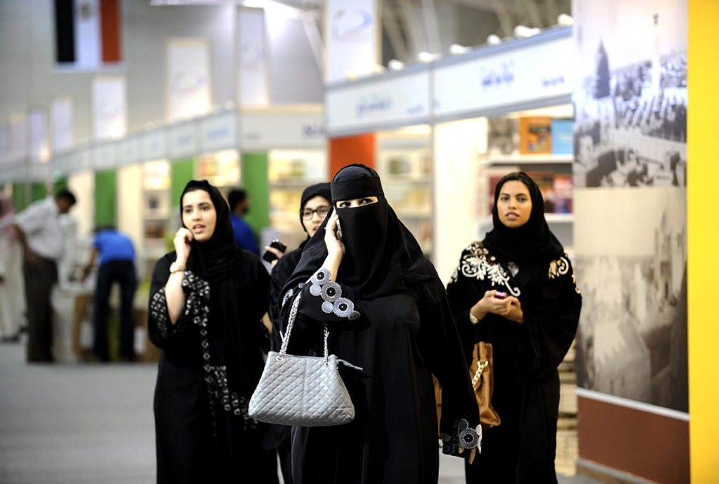 فتيات سعوديات تسوق